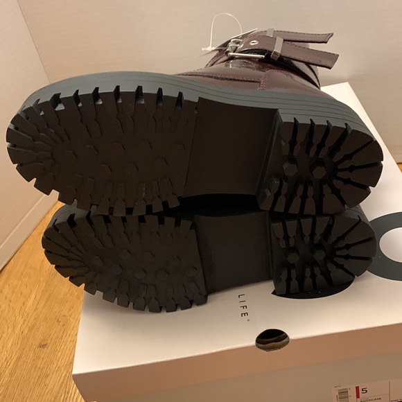 So buckle boot - Picture 7 of 9